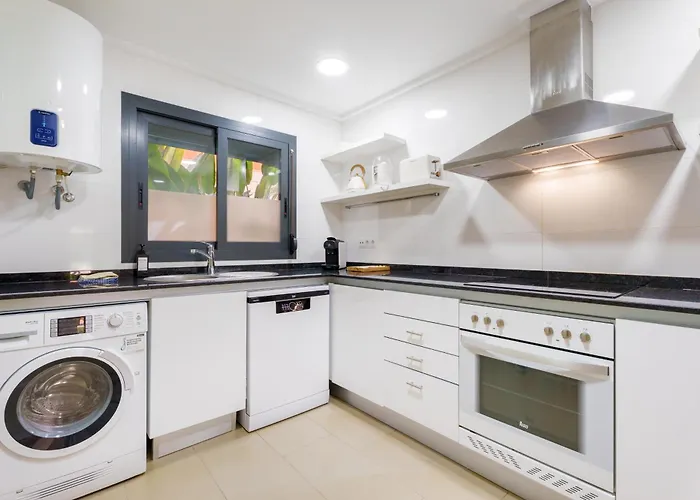 Hogar Brisa De Marinas Acogedor Con Amplia Terraza Y Acceso Directo A Piscinas-comfortable With Spacious Terrace And Direct Pool Access Denia