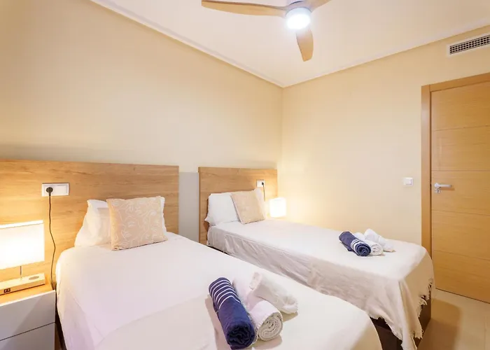 Hogar Brisa De Marinas Acogedor Con Amplia Terraza Y Acceso Directo A Piscinas-comfortable With Spacious Terrace And Direct Pool Access دينايا